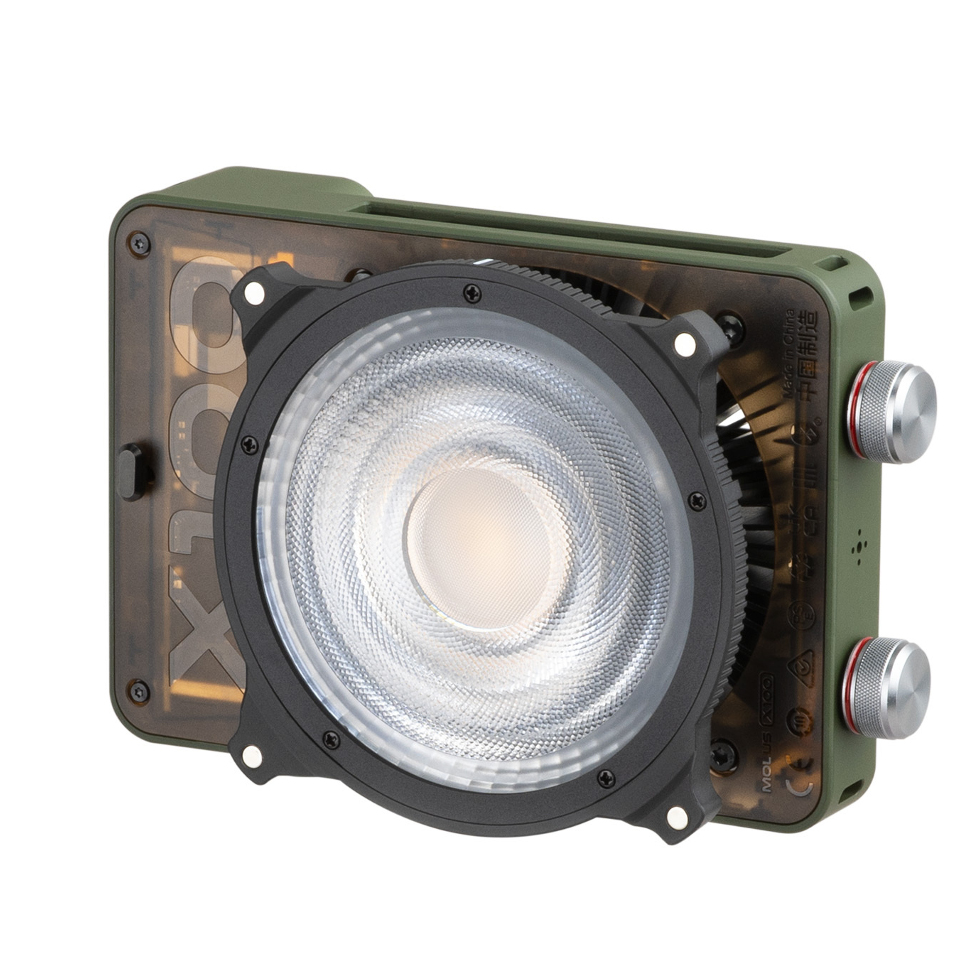 MOLUS X100RGB COB Light осветитель Zhiyun