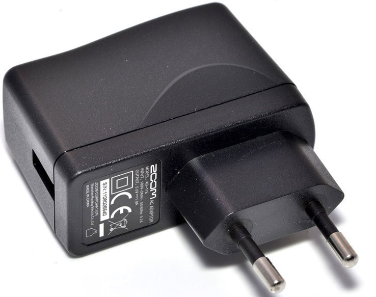 AD17E блок питания для рекордеров и портастудий. 5V/1000 mA Zoom